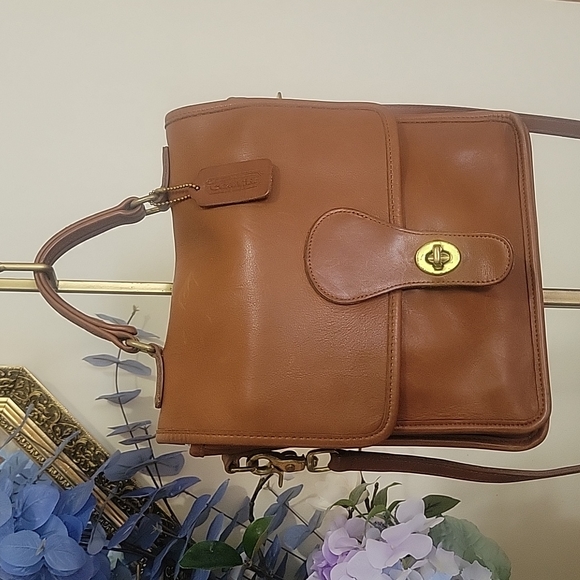 Coach Handbags - COACH VINTAGE STATION BAG 5130 BRITISH TAN LEATHER !